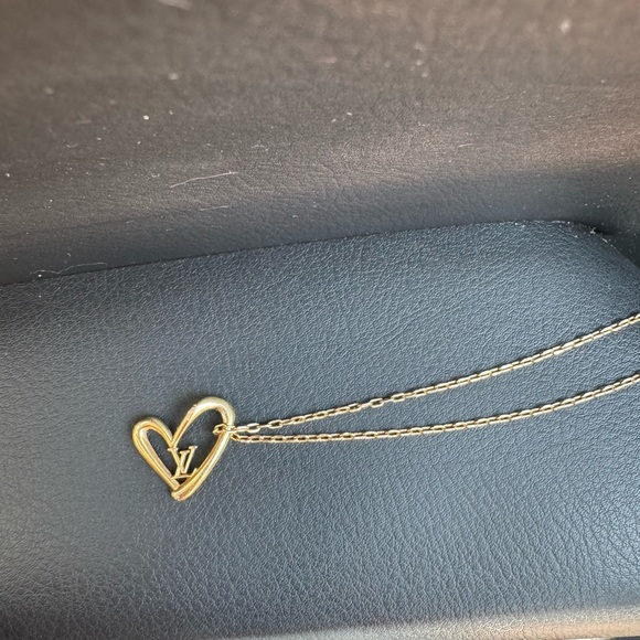 Louis Vuitton heart necklace - Picture 6 of 6